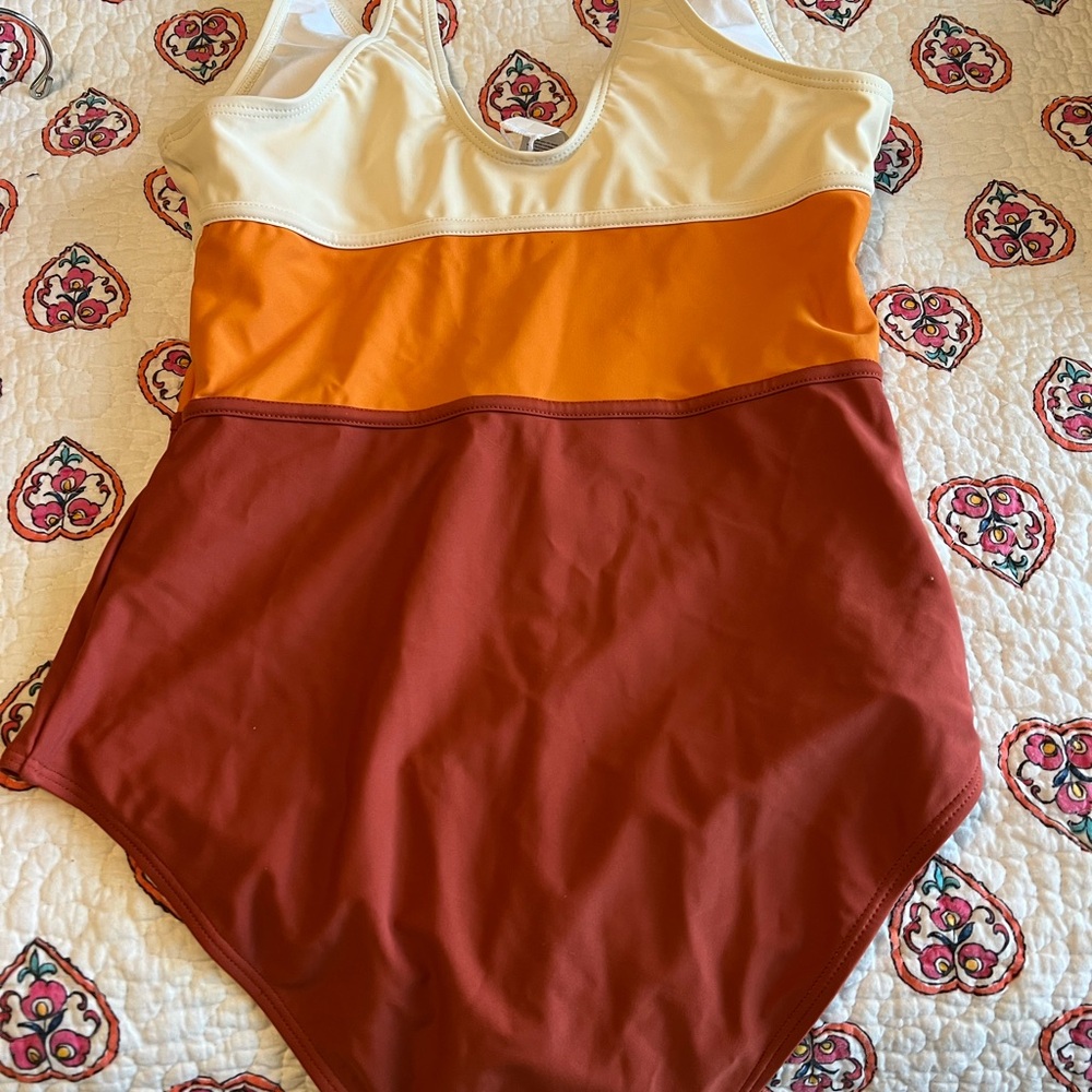 Cupshe one piece swimsuit size medium. - Picture 2 of 3